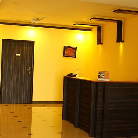Chandran Hyline Madras Buitenkant foto