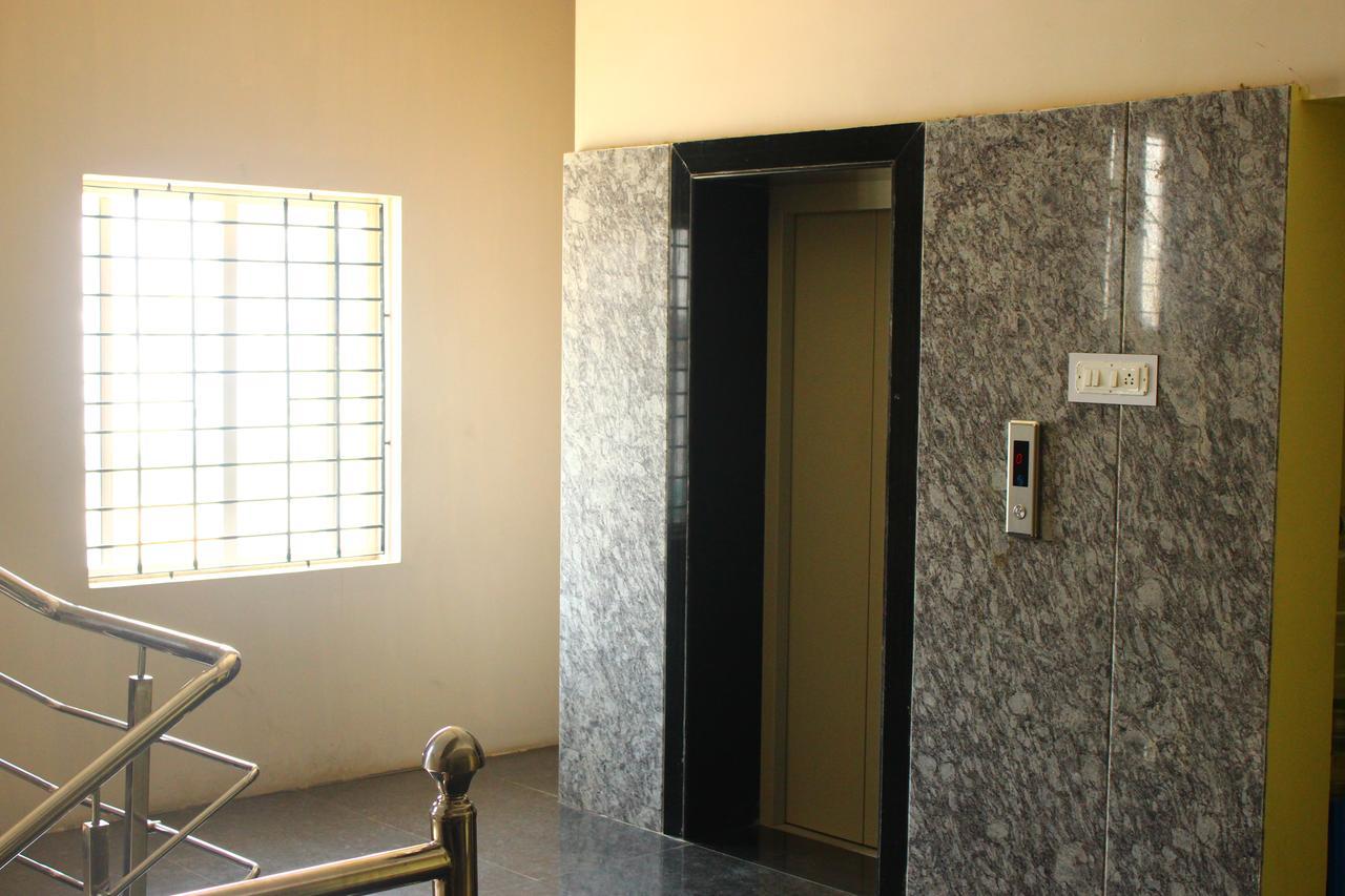 Chandran Hyline Madras Buitenkant foto