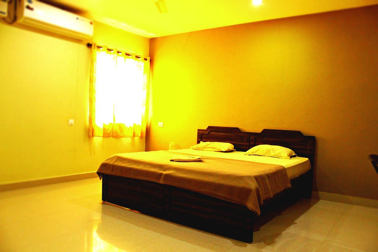 Chandran Hyline Madras Buitenkant foto